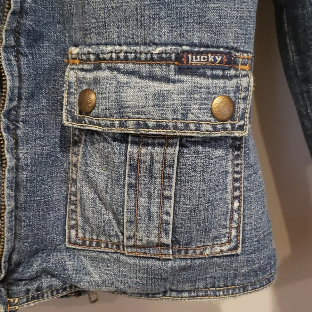 Lucky Brand Denim Jacket with faux sherpa. - Picture 2 of 4